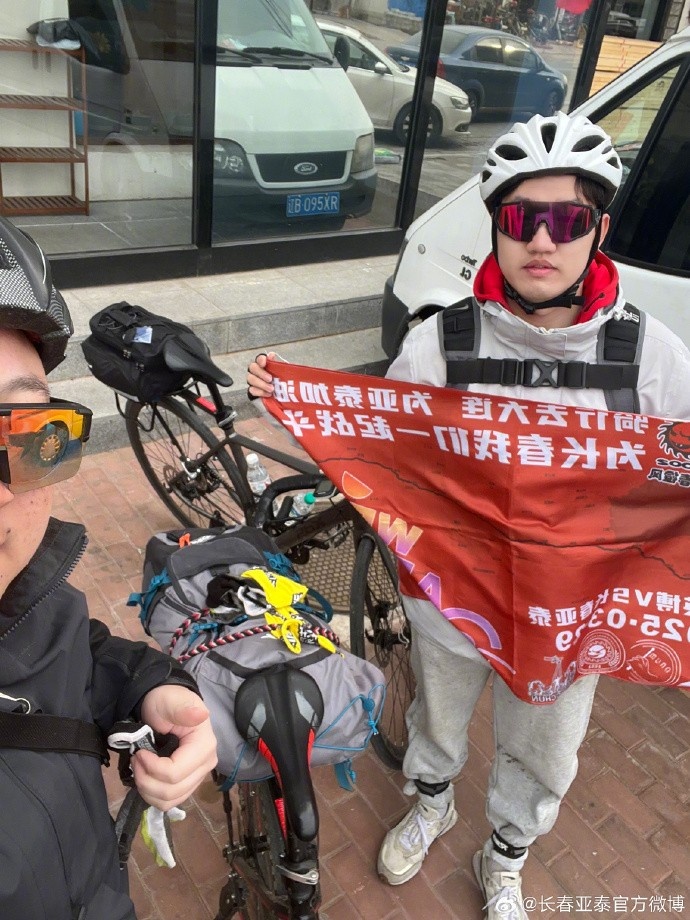 真愛！亞泰球迷7天騎行747公里，將前往大連客場為球隊助威